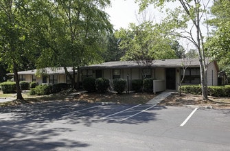 Woodtrail in Newnan, GA - Foto de edificio - Building Photo