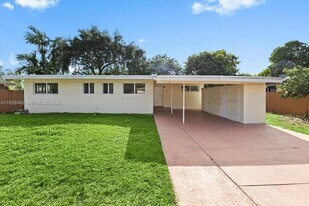140 NW 198th St in Miami, FL - Building Photo