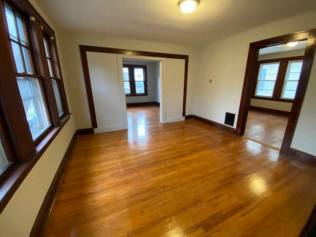 13 Clark Street - 1st Floor, Unit 2nd Floor in Ansonia, CT - Foto de edificio - Building Photo
