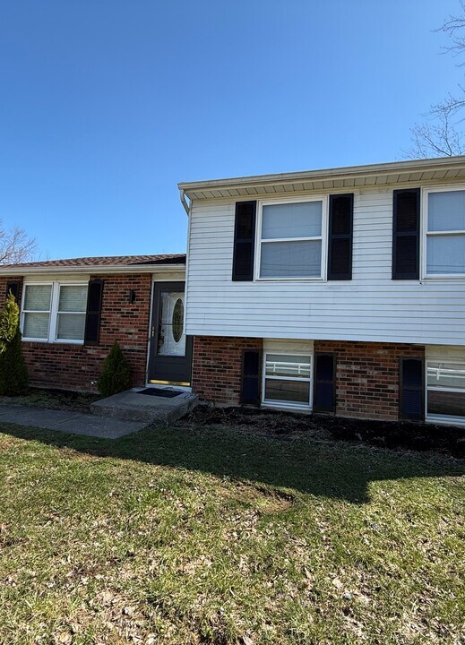 6400 Butler Warren Rd in Mason, OH - Building Photo
