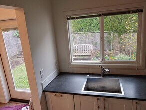 317 N Beech St in Portland, OR - Foto de edificio - Building Photo