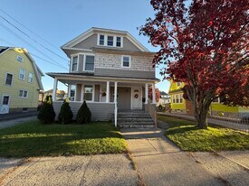 87 Manhattan Ave in Bridgeport, CT - Building Photo