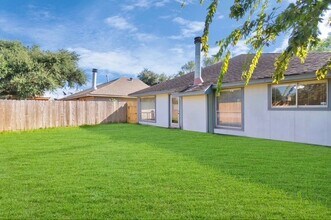15938 Mission Village Dr in Houston, TX - Building Photo - Building Photo