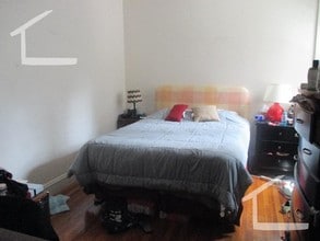 726 Washington St in Brookline, MA - Foto de edificio - Building Photo