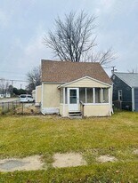 21109 Woodward St in Clinton Township, MI - Building Photo