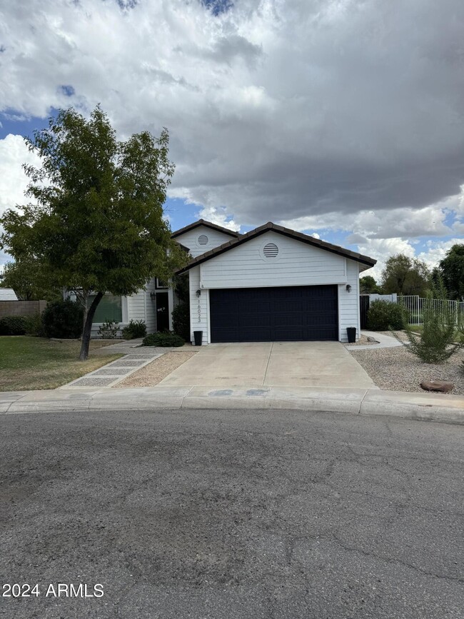 16023 N 48th Pl in Scottsdale, AZ - Foto de edificio - Building Photo