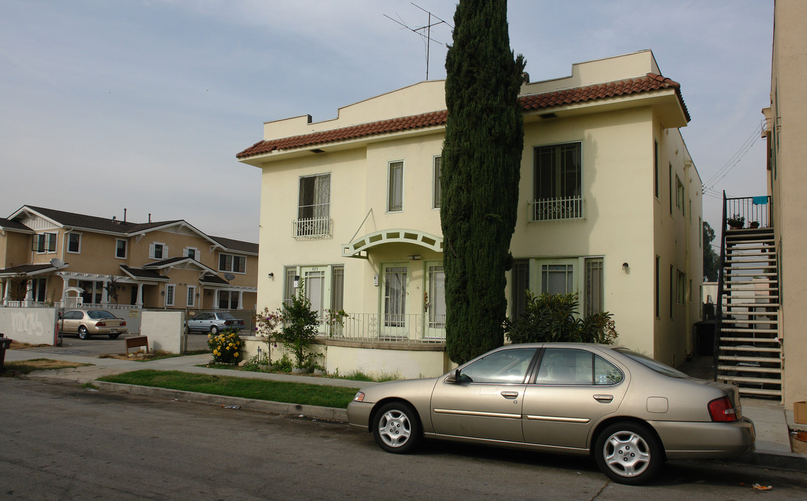 425 E Elk Ave in Glendale, CA - Building Photo