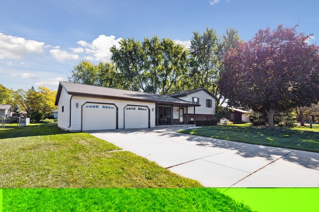 2093 Tunis Rd in Green Bay, WI - Foto de edificio - Building Photo