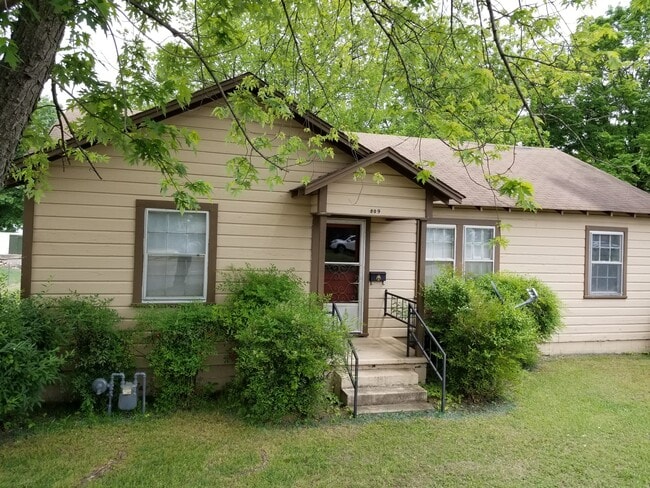 property at 809 S Rogers St