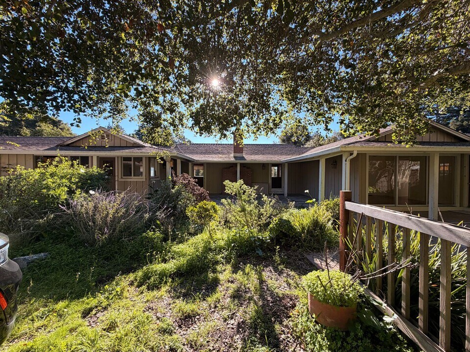 809 Browns Valley Rd in Watsonville, CA - Building Photo