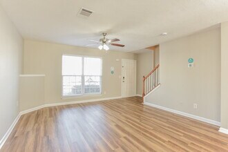8025 Logan Dr in La Vergne, TN - Building Photo - Building Photo