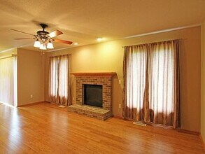 1118 Rolling Creek Dr NE in Cedar Rapids, IA - Building Photo - Building Photo