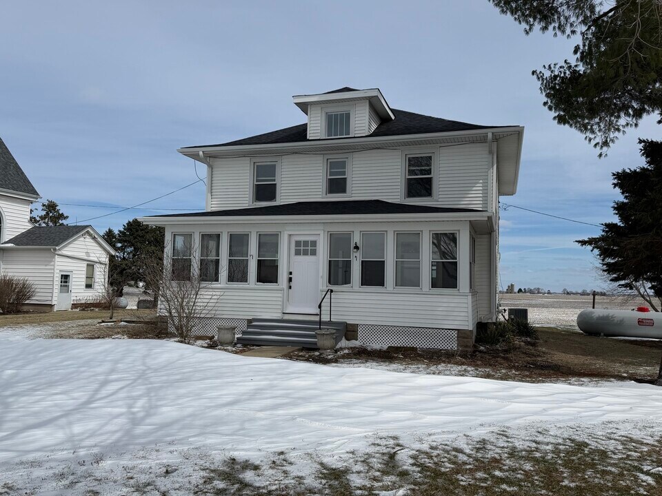 10212 Immanuel Rd in Yorkville, IL - Building Photo