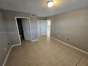 9987 Nob Hill Ln in Sunrise, FL - Building Photo - Building Photo