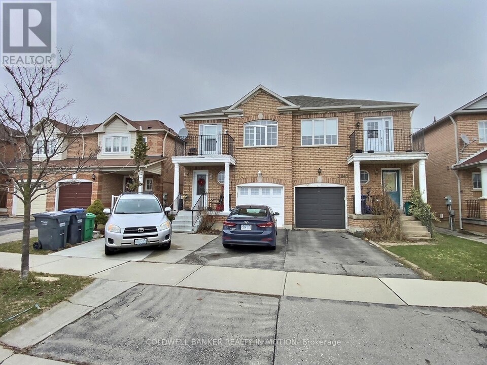 3843 Coachman Cir in Mississauga, ON - Building Photo