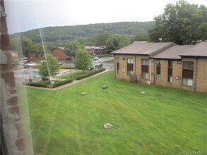 2 Brevoort Dr in Pomona, NY - Building Photo - Building Photo