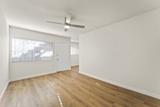 856 W 84th St in Los Angeles, CA - Building Photo - Building Photo
