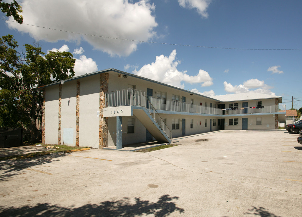 1140 17th Ave N in Lake Worth, FL - Building Photo