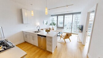553 W 53rd St in New York, NY - Building Photo