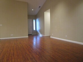12 Christopher Alan Ln in Chico, CA - Foto de edificio - Building Photo