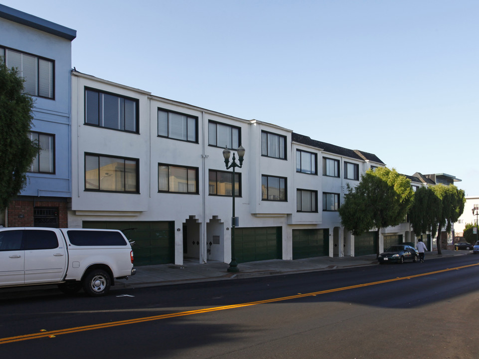 Dolan Apartments in Daly City, CA - Building Photo