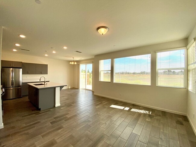 1974 Kelly Ln in Clovis, CA - Building Photo - Building Photo