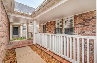 1033 W Montebello Cir in Memphis, TN - Building Photo - Building Photo