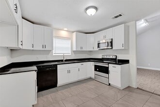 16003 Birch Vale Dr in Houston, TX - Building Photo - Building Photo