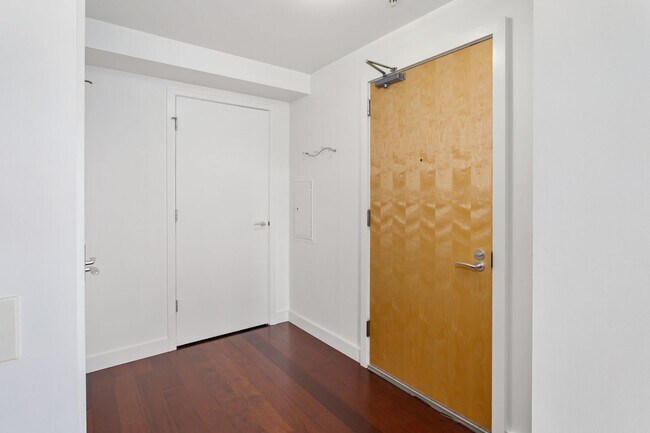 3601 S River Pkwy in Portland, OR - Building Photo - Building Photo