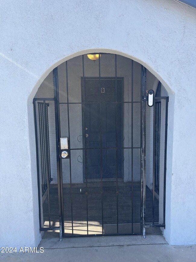 610 N 27th Ave, Unit B in Phoenix, AZ - Building Photo - Building Photo