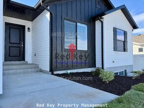 1132 High Plns Dr in Grantsville, UT - Building Photo - Building Photo