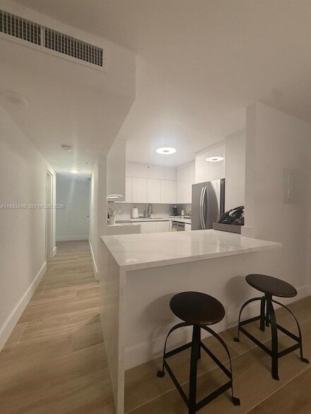 1500 Bay Rd, Unit 724S in Miami Beach, FL - Building Photo