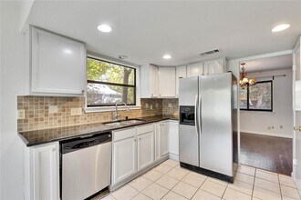 7501 Gaines Mill Ln in Austin, TX - Building Photo - Building Photo