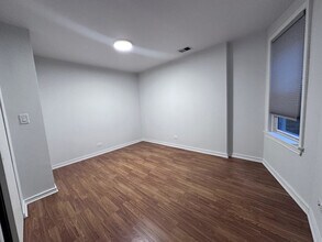 240 W 31st St in Chicago, IL - Building Photo - Building Photo