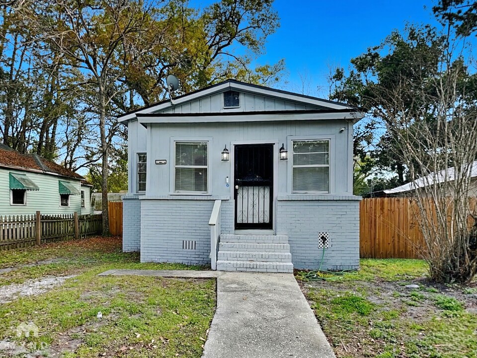 2184 W 45th St, Unit 1102 in Jacksonville, FL - Building Photo