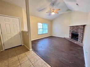 2443 W Magnolia St in Rogers, AR - Building Photo - Building Photo