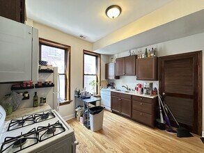 1107 W Barry Ave, Unit M08H in Chicago, IL - Building Photo - Building Photo