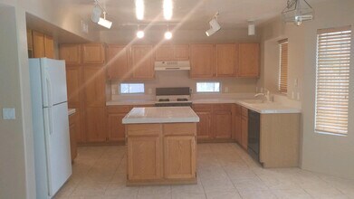 1982 W Peninsula Cir in Chandler, AZ - Building Photo - Building Photo