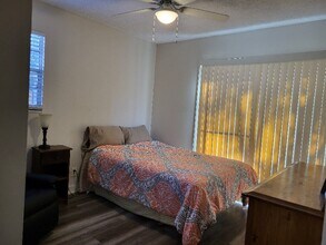 7086 Queen of Hearts Ct in Jacksonville, FL - Foto de edificio - Building Photo