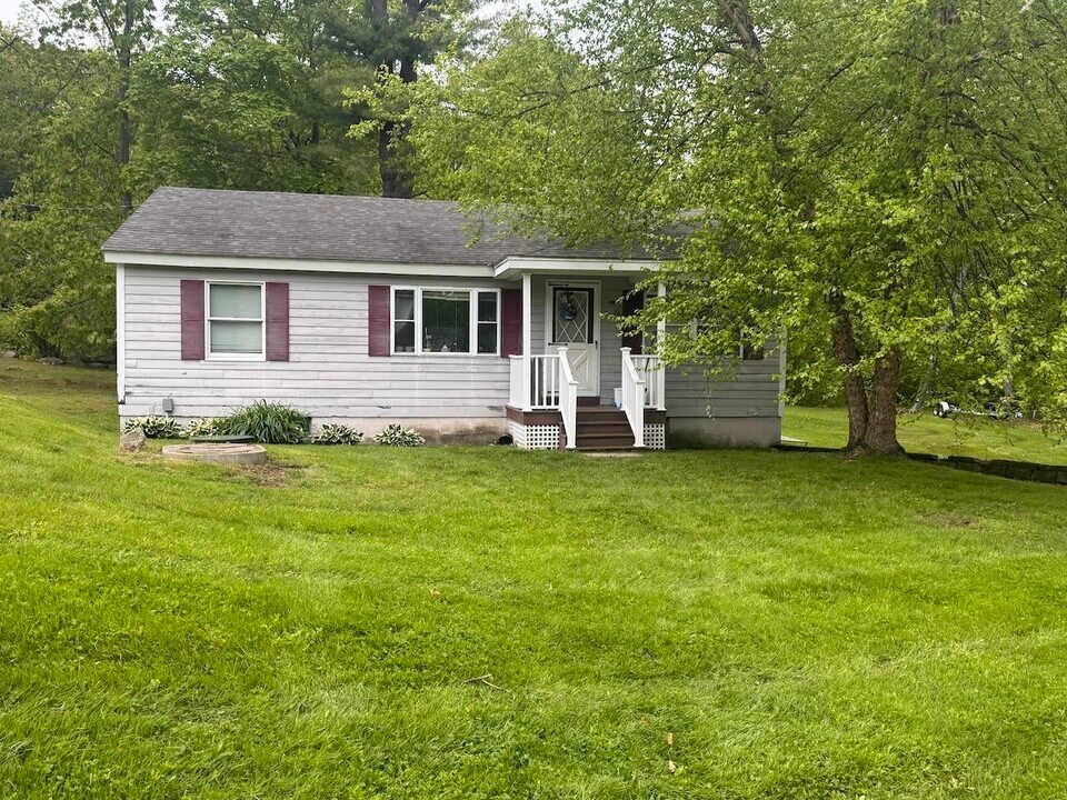 3 Pine Crest Dr in Chesterfield, NH - Building Photo