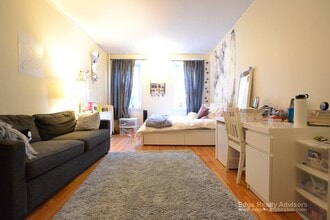 338 Saint Paul St, Unit 3 in Brookline, MA - Building Photo - Building Photo