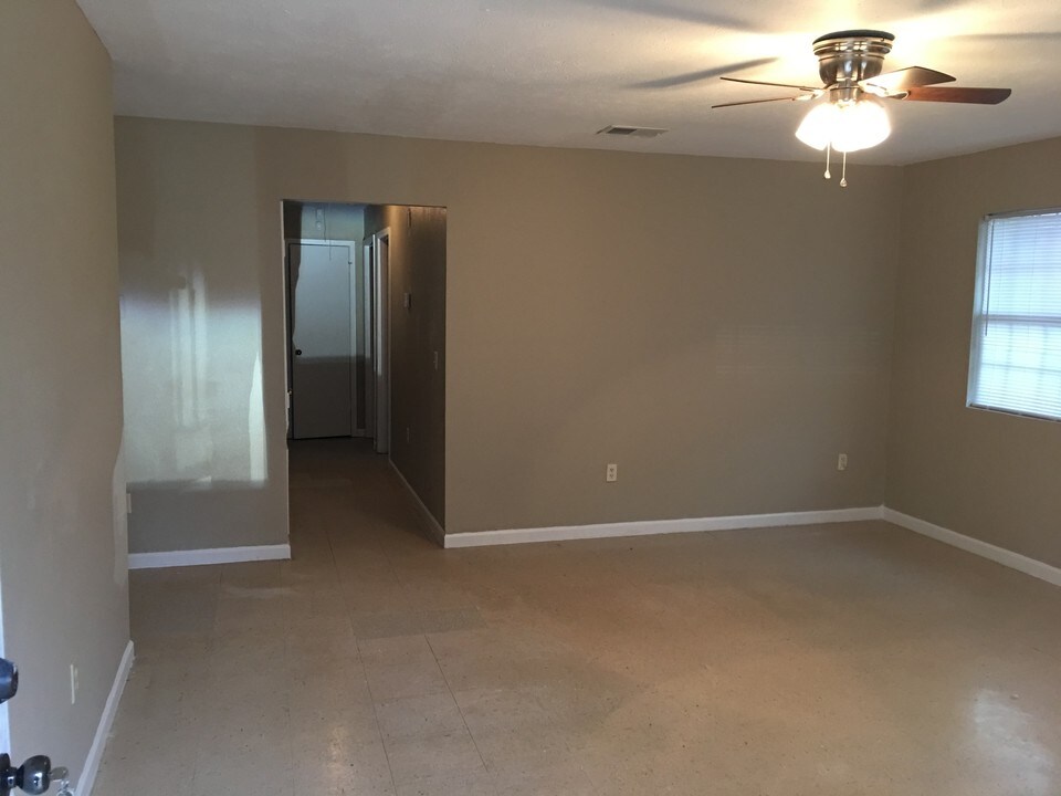 2118 Thousand Oaks Dr in Jackson, MS - Building Photo
