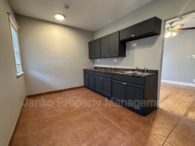 856 N Mayfield Ave in Chicago, IL - Building Photo - Building Photo