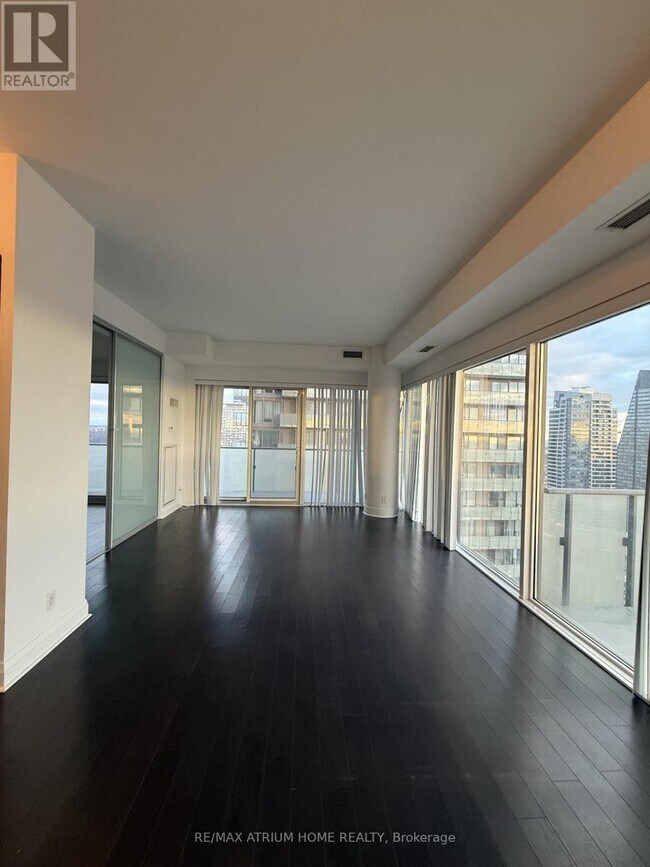 65 St Mary St in Toronto, ON - Building Photo - Building Photo