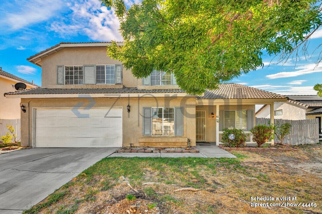 37551 Deville St in Palmdale, CA - Building Photo