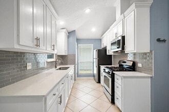 11119 Wheatridge Dr in Houston, TX - Foto de edificio - Building Photo
