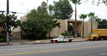 Capri Apartments in Van Nuys, CA - Building Photo - Building Photo