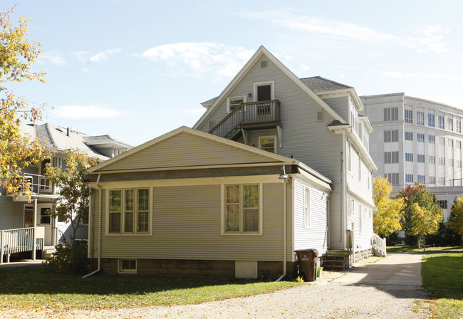 916 W Ottawa St in Lansing, MI - Foto de edificio - Building Photo