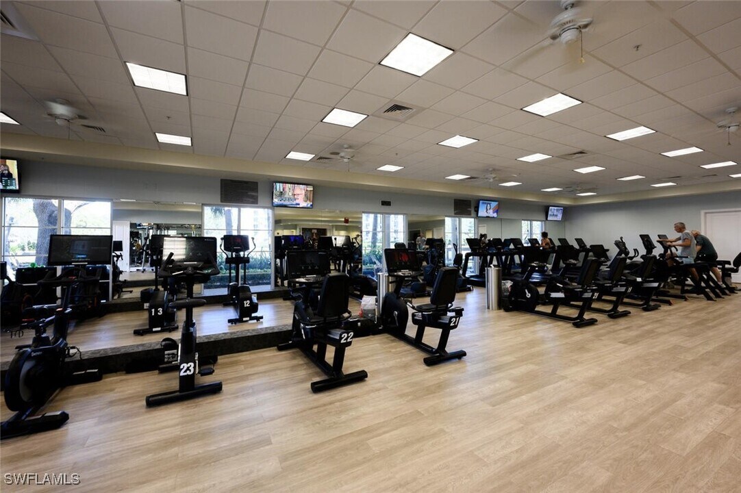 6371 Pelican Bay Blvd in Naples, FL - Building Photo