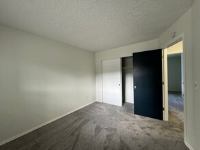 Powell Butte Townhomes in Portland, OR - Foto de edificio - Interior Photo